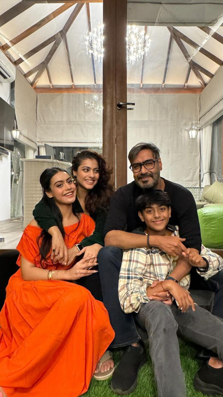 Ajay Devgn Kajol and fam