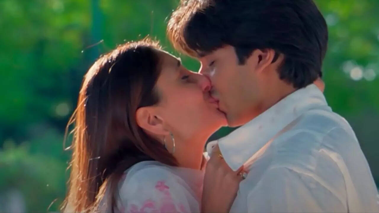 Kareena Kapoor Khan And Shahid Kapoor In Jab We Met