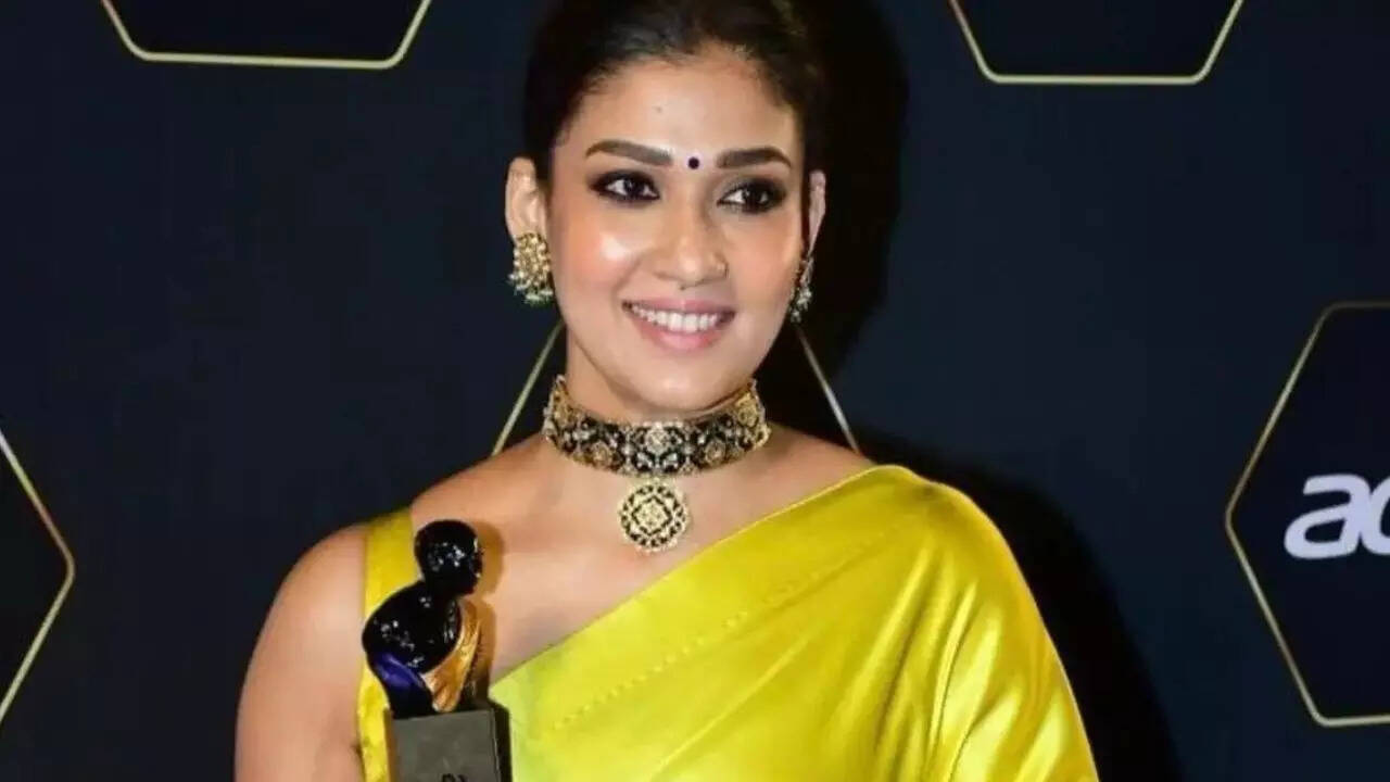 Nayanthara Wins Best Actress award