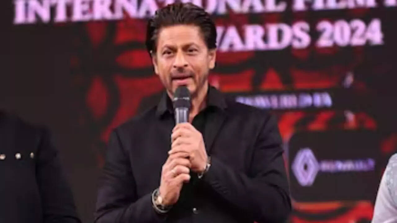 Shah Rukh Khan Wins Best Actor Awards