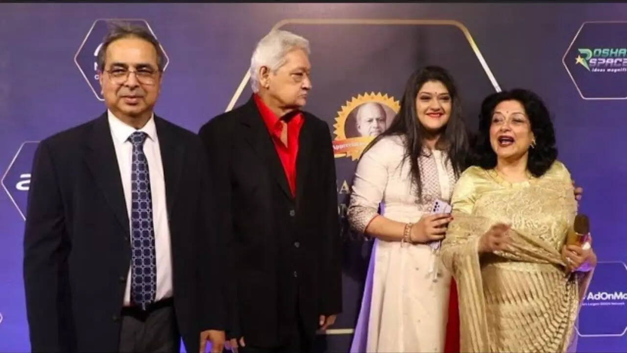 Moushumi Chatterjee Receives Lifetime Achievement Awards