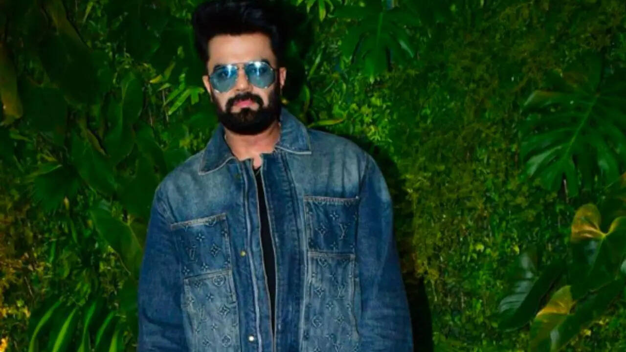 Maniesh Paul Stuns In Denim 