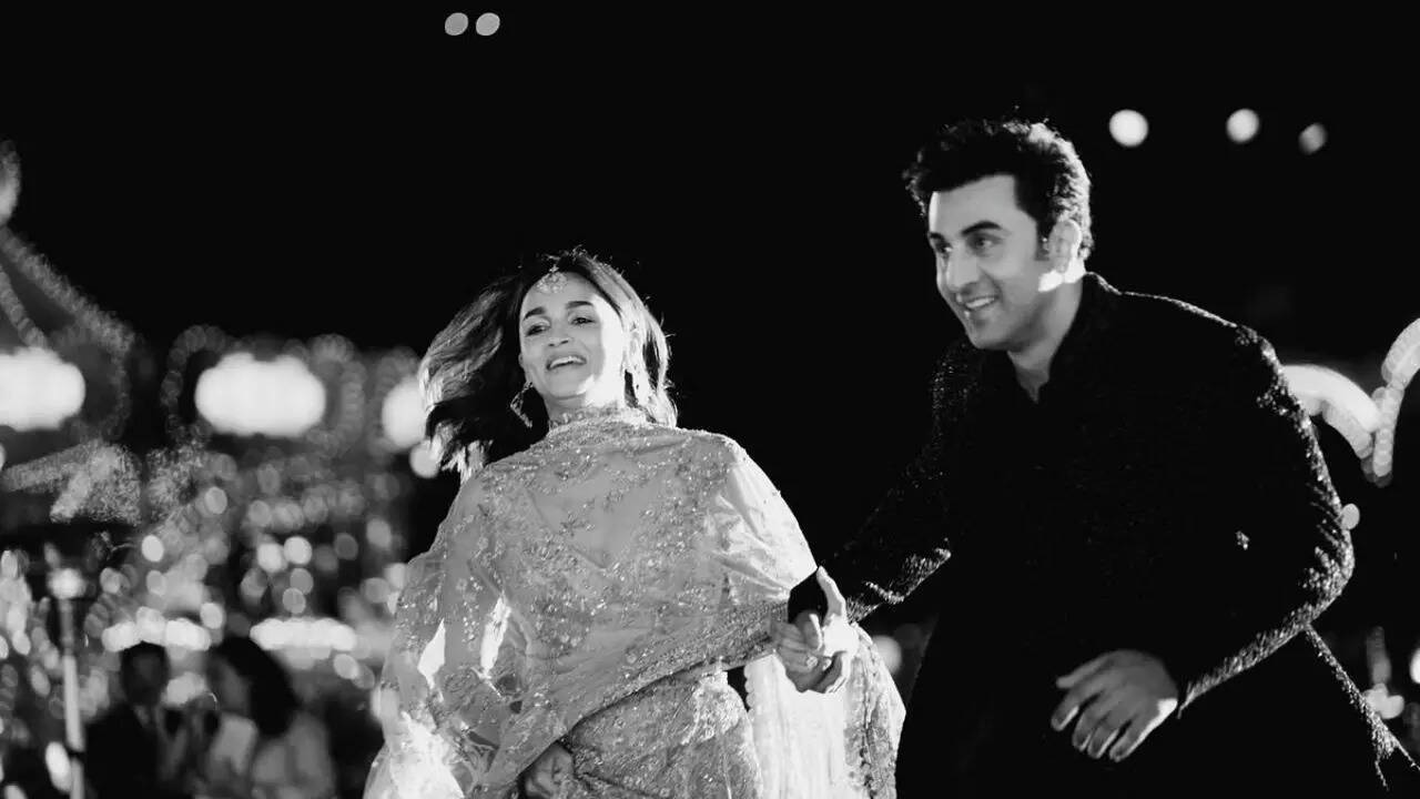 Ranbir Kapoor And Alia Bhatt Dance To Kesariya 