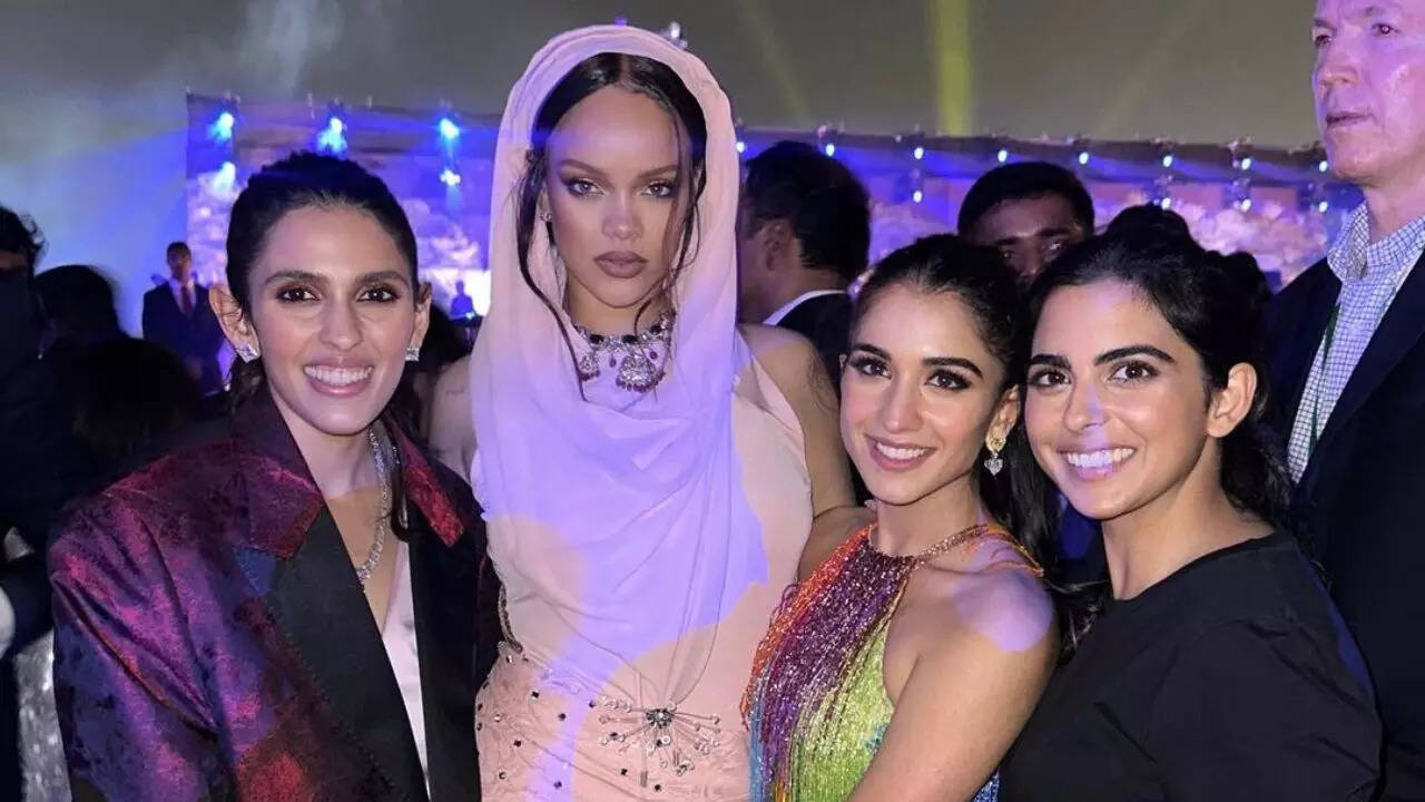 Rihanna With Ambani Ladies