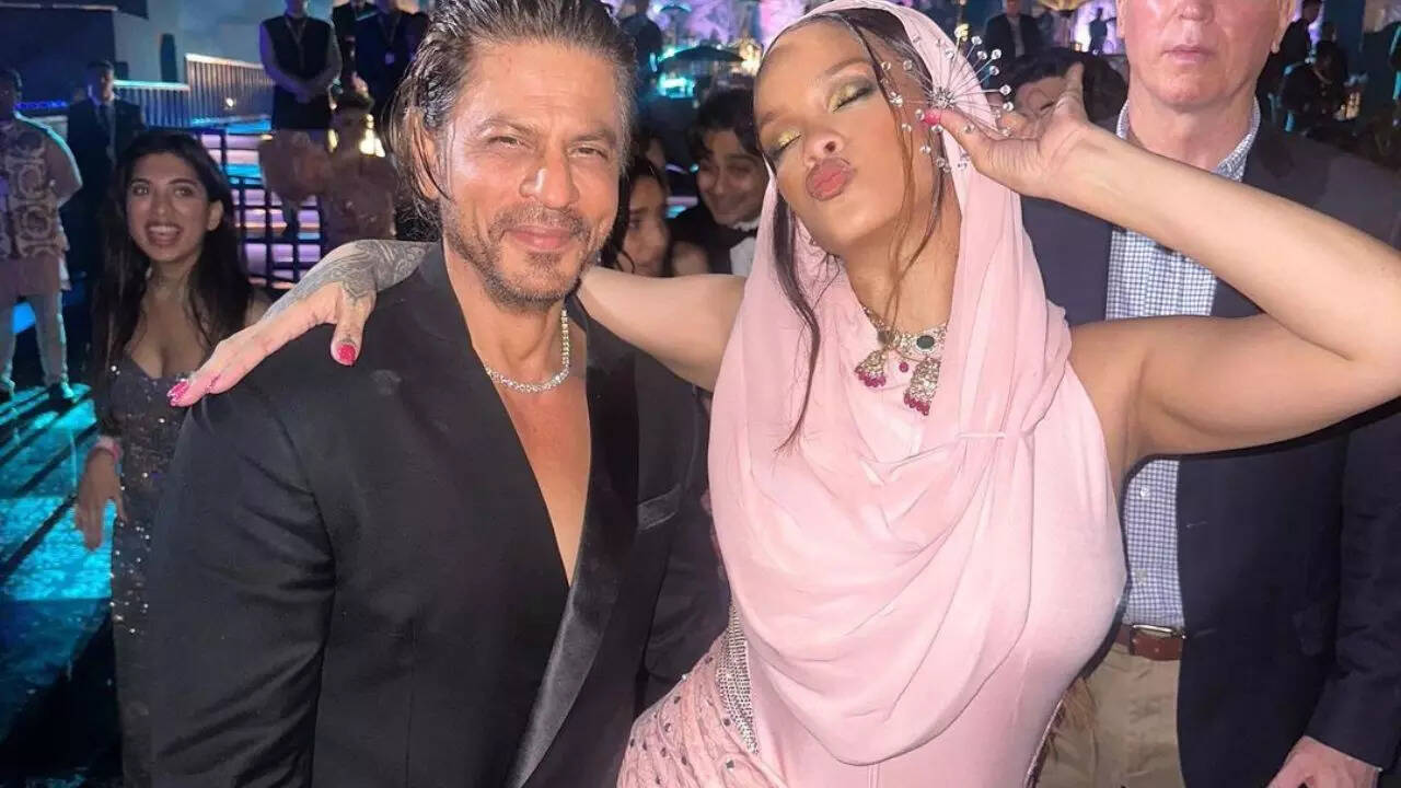 Rihanna Pouts SRK Smiles