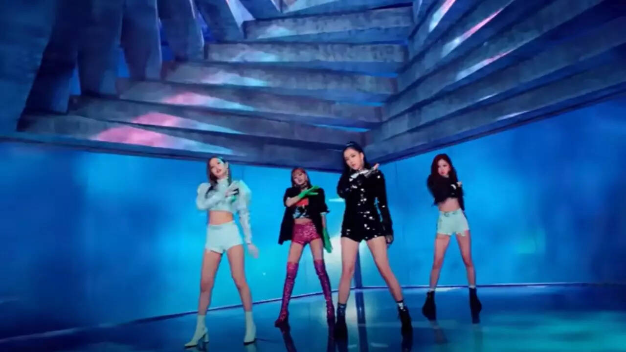 Ddu-Du Ddu-Du by BLACKPINK 