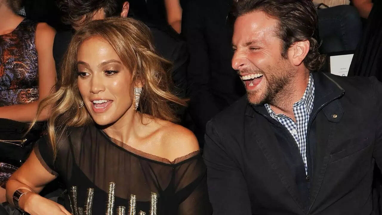  Jennifer Lopez and Bradley Cooper