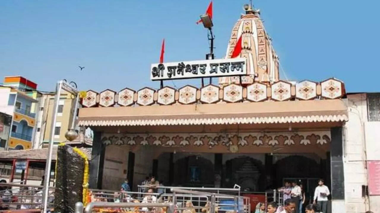 Shani Shingnapur Temple Maharashtra