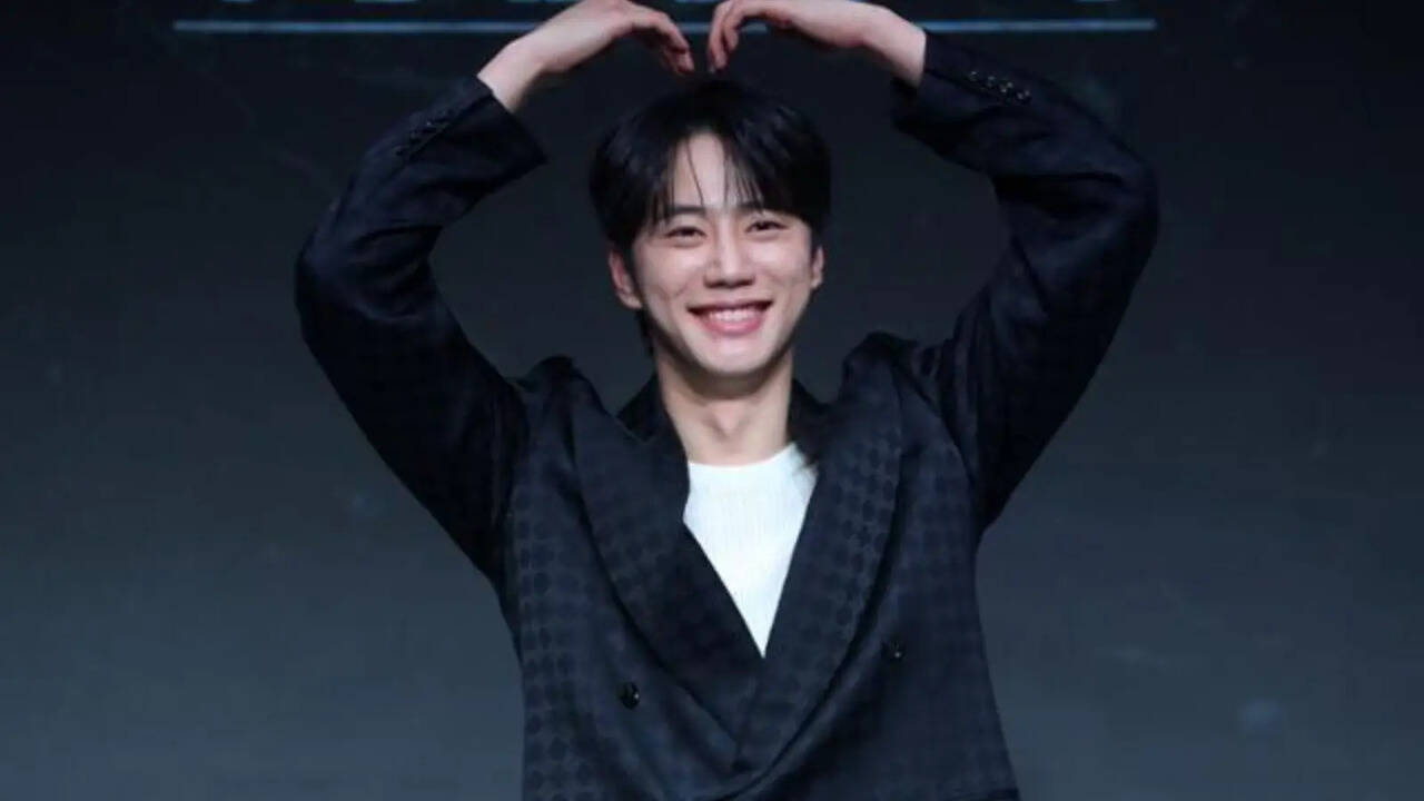 Lee Jun Young To Enlist In Military This Year