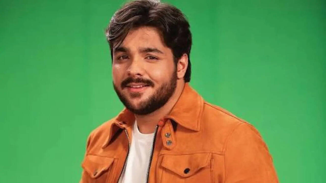 Ashish Chanchlani anticipates that The Odyssey will be a 'hit', stating  it's Matt Damon's showcase: 'There's not a dull moment' | Web Series | Zoom  TV