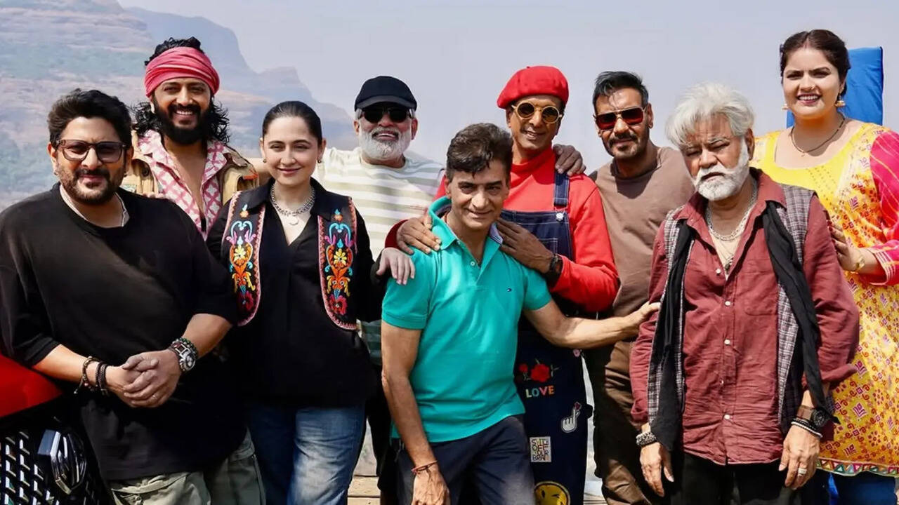 Actors from the Dhamaal 4 ensemble cast including Sanjeeda Shaikh during a film sequence.