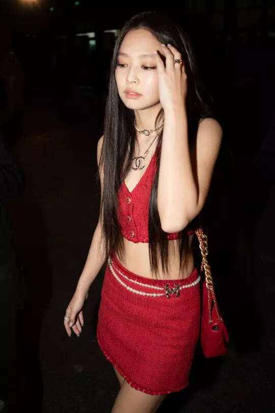 jennie chanel red dress Jennie last March 28 at Chanel x Pharrell Capsule Collection Launch. to all the rightful owners #BLACKPINKJENNIE