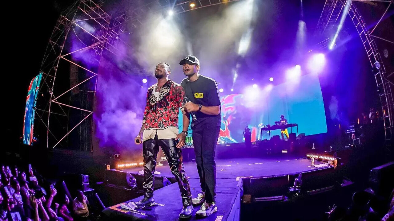 Hip-Hop star DIVINE performs live in Mumbai and jam-packs the arena ...