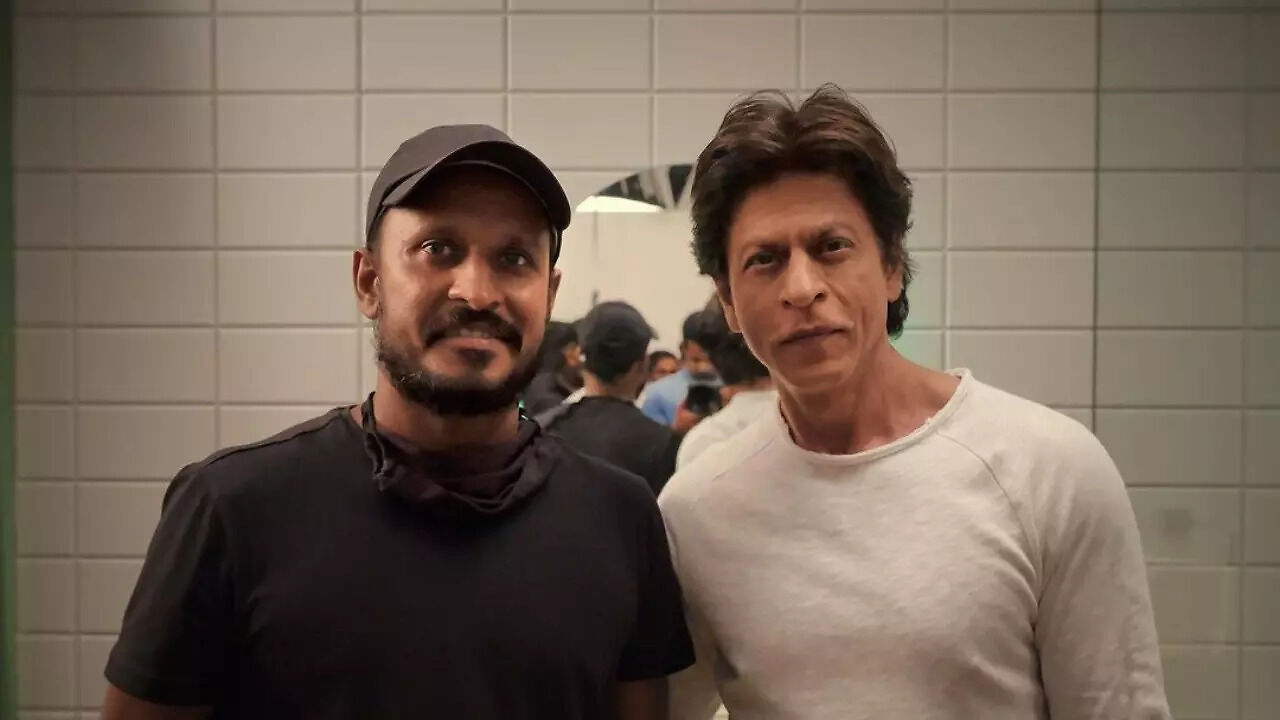 Shah Rukh Khan sweetly apologises after arriving late for ad shoot ...