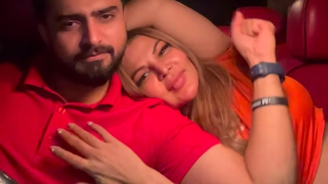 Rakhi Sawant grooves with boyfriend Adil Durrani on Bhool Bhulaiyaa 2’s ...