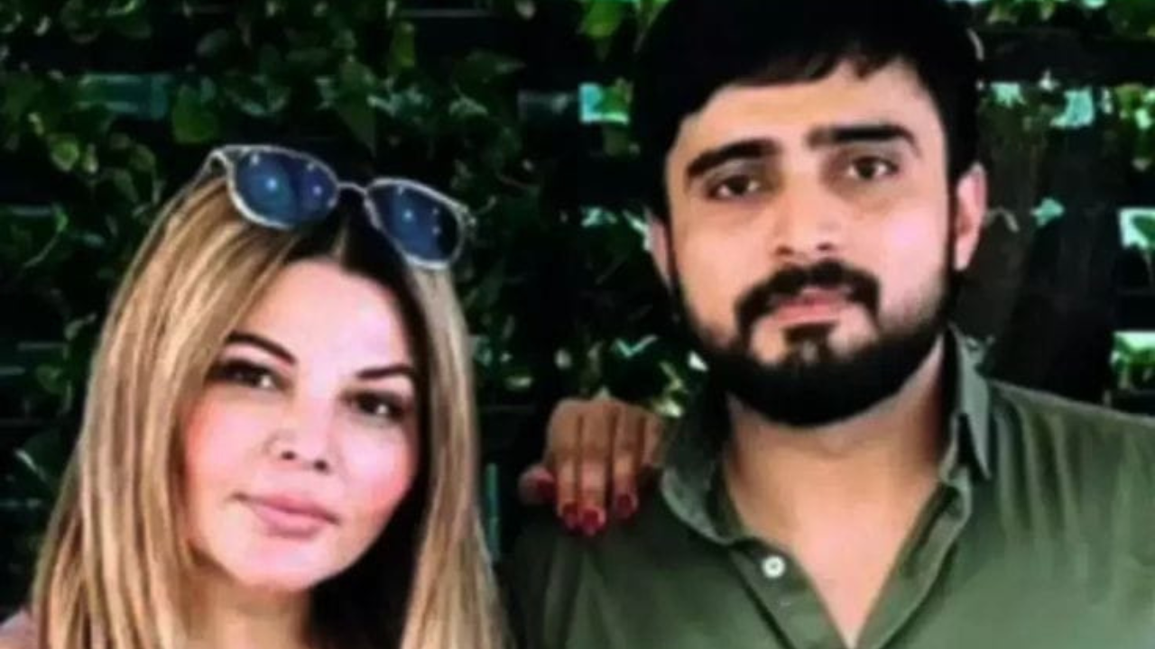 Rakhi Sawant meets boyfriend Adil Khan Durrani’s family, reveals they ...