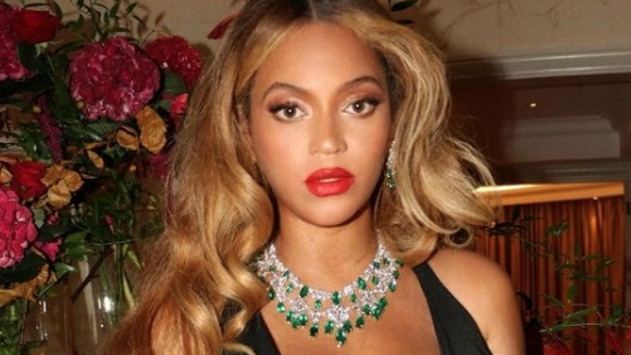 Beyonce returns to the stage after 4 years, performs in Dubai | Zoom TV