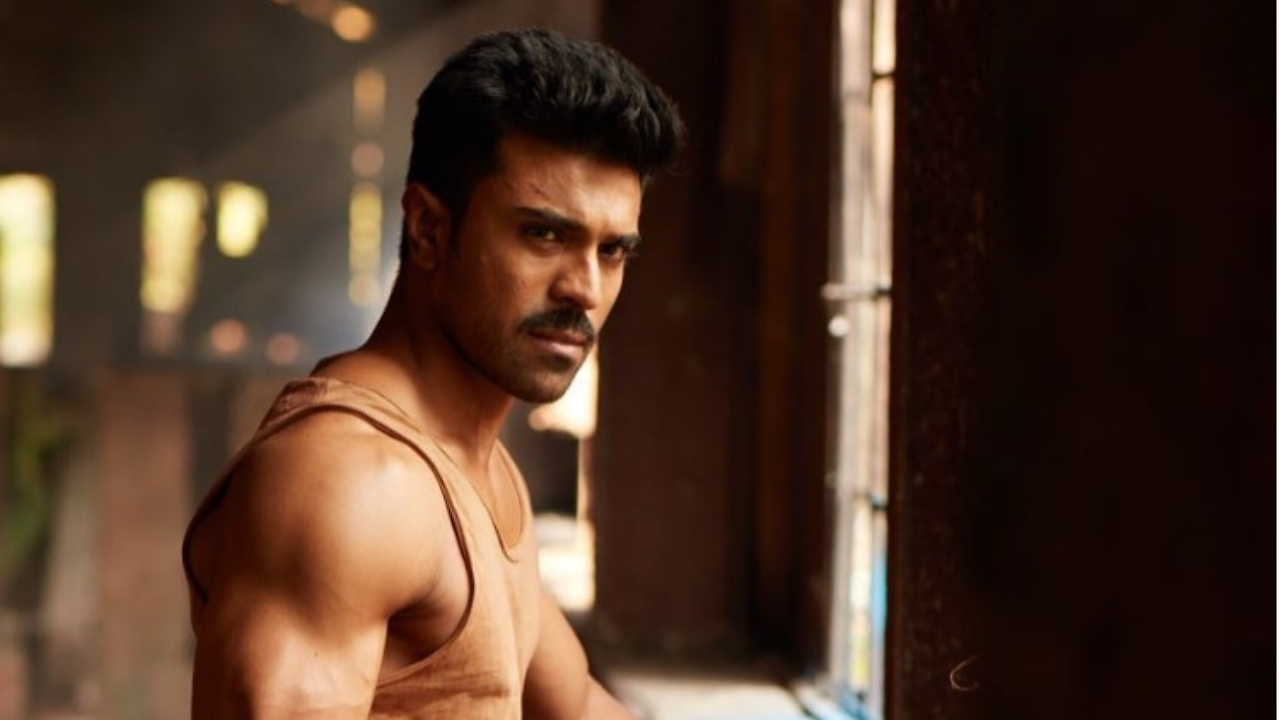 RRR star Ram Charan mobbed by fans as he visits Simhachalam Temple ...