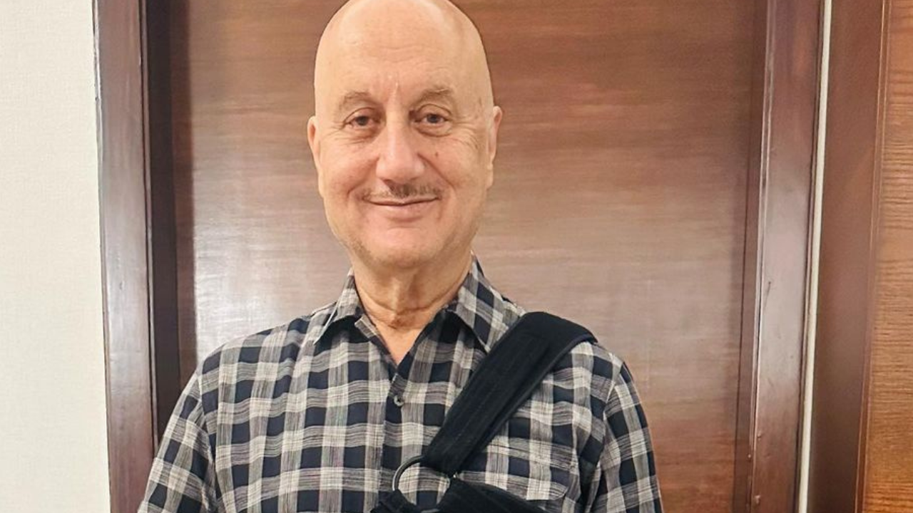 Anupam Kher Suffers Injury On Vijay 69 Sets. Neena Gupta, Soni Razdan, More Wish Speedy Recovery