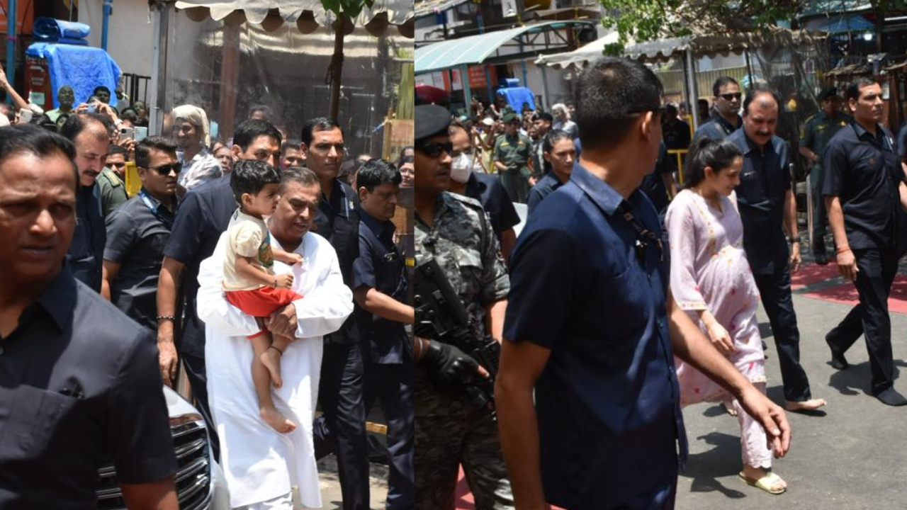 Ambanis at Siddhivinayak temple