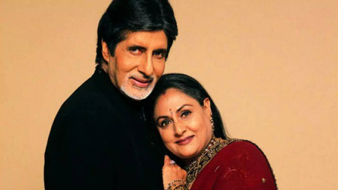 Jaya Bachchan Had Hanuman Chalisa In Hand As She Saw 'Clinically Dead' Amitabh: But I Couldn't Read It