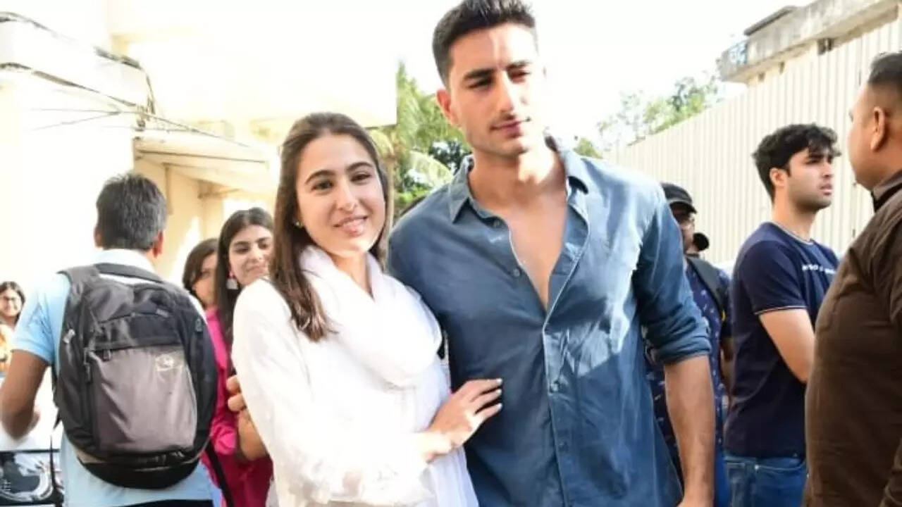 Sara Ali Khan Turns Protective 'Bade Behen' To Ibrahim Ali Khan