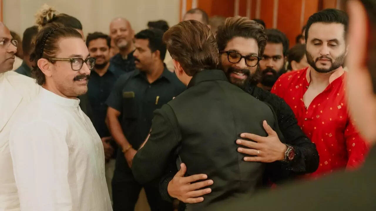 Allu Arjun Hugs Hrithik Roshan In Inside Pics From Madhu Mantena, Ira Trivedi Reception Photos