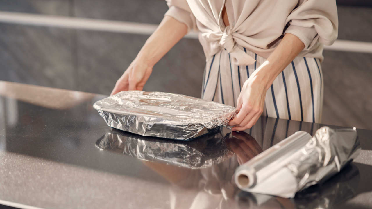 Healthy Alternatives To Use Instead Of Aluminum Foil. Pic Credit: Freepik