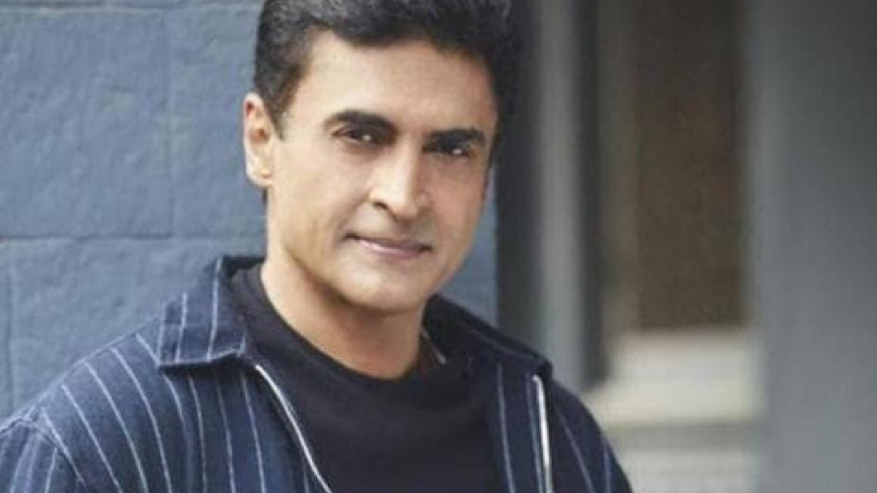 Mohnish Bahl On His Farmhouse's Wall Damage