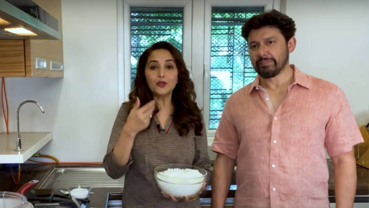 Madhuri Dixit cooks onion bhajji