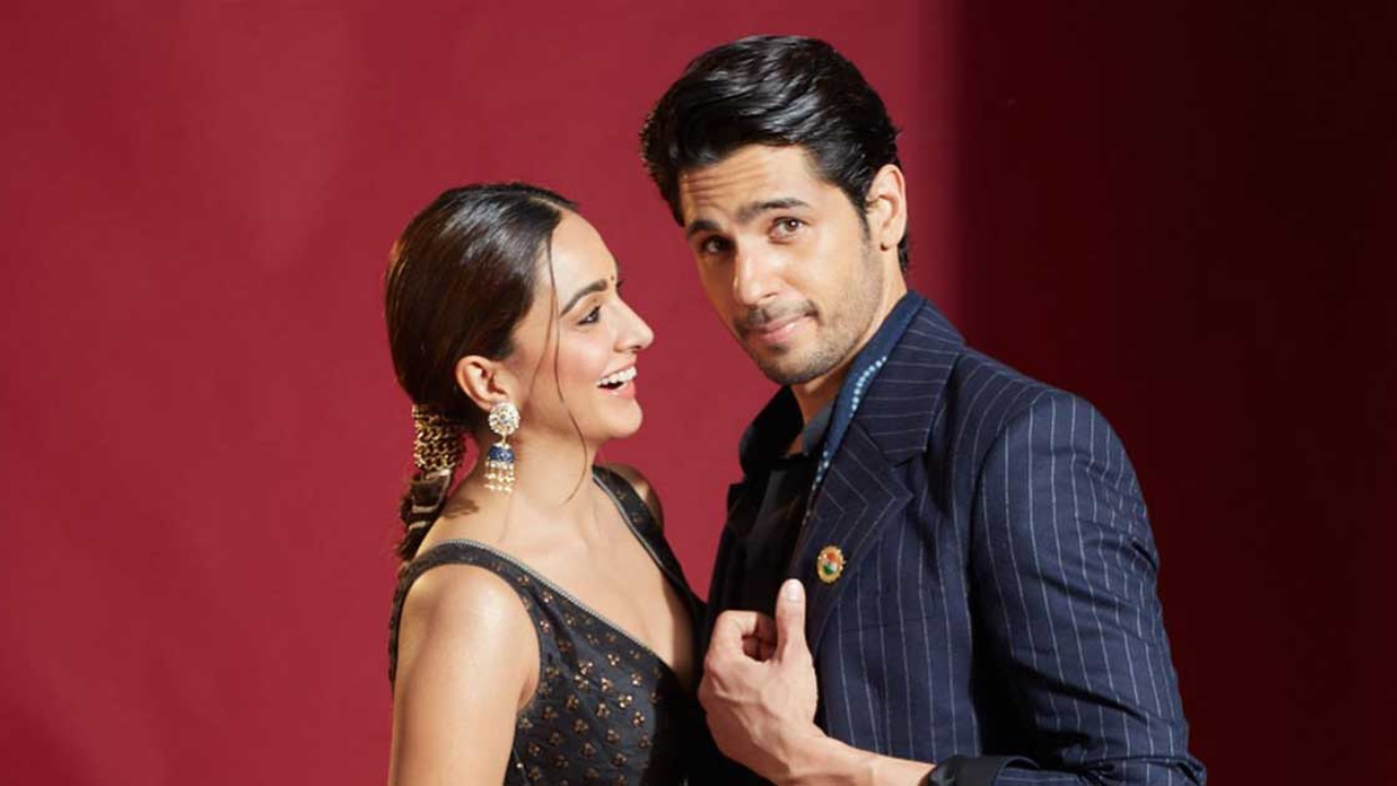 Kiara Advani Can't Stop CRUSHING On Hubby Sidharth Malhotra As He Drops New Dapper Pics