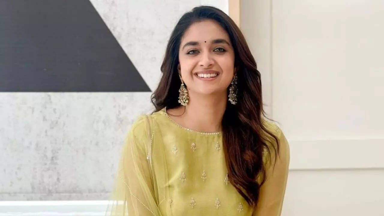 Keerthy Suresh looks stunning in new pics