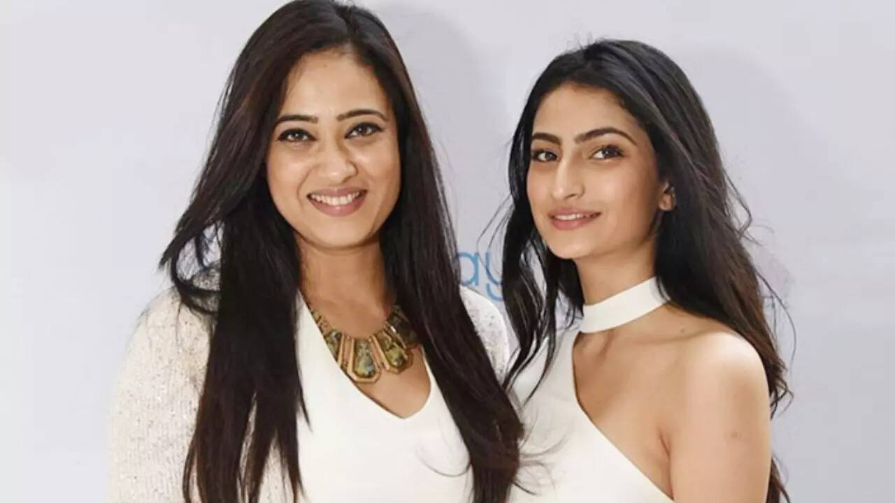 Shweta Tiwari Shortened Daughter Palak Tiwari's Hair In Teenage Days To Stop Her From Dating: Tujhe Gaon Bhej Dungi...