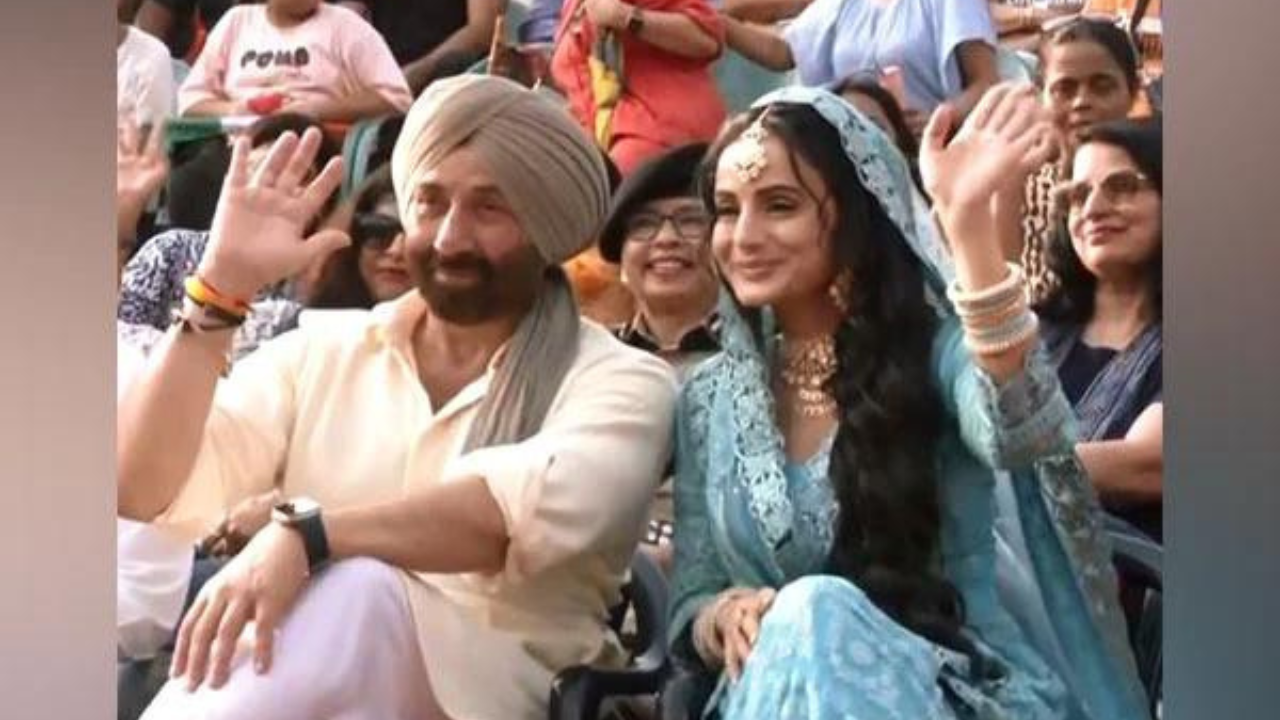 Sakina, Tara Supremacy! Sunny Deol, Ameesha Patel Visit Attari-Wagah Border Ahead Of Gadar 2 Release