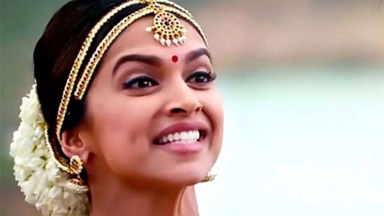 Deepika marks 10 years of Chennai Express