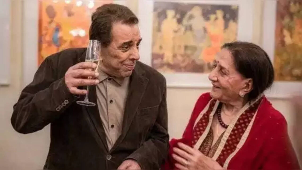 Gadar 2! Dharmendra Reunite With First Wife Prakash Kaur To Watch Sunny Deol's Film