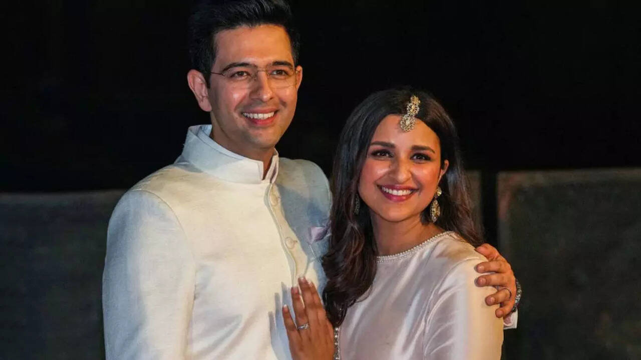 WATCH VIDEO! Parineeti Chopra's Mehendi Ceremony Begins At Raghav Chadha's Delhi Home