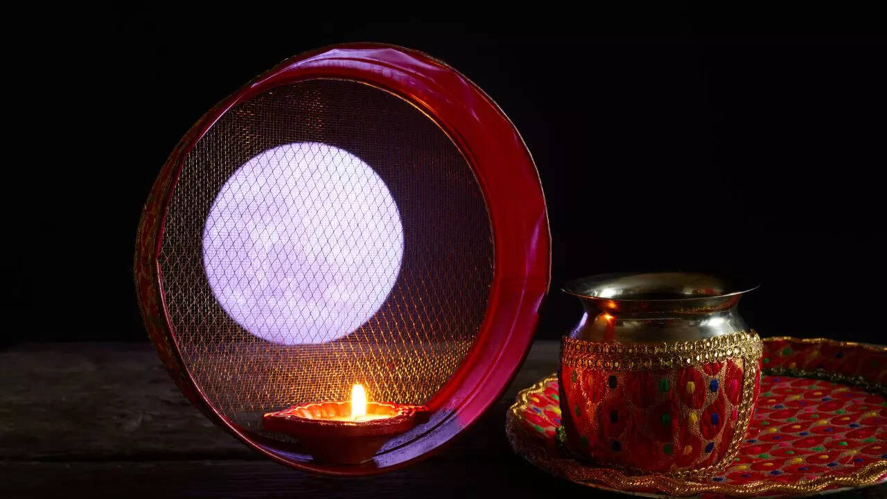 Karwa Chauth 2023: Check Moon Rise Timings in Delhi, Gurgaon, Ghaziabad, Faridabad, Noida, and Other Details Here