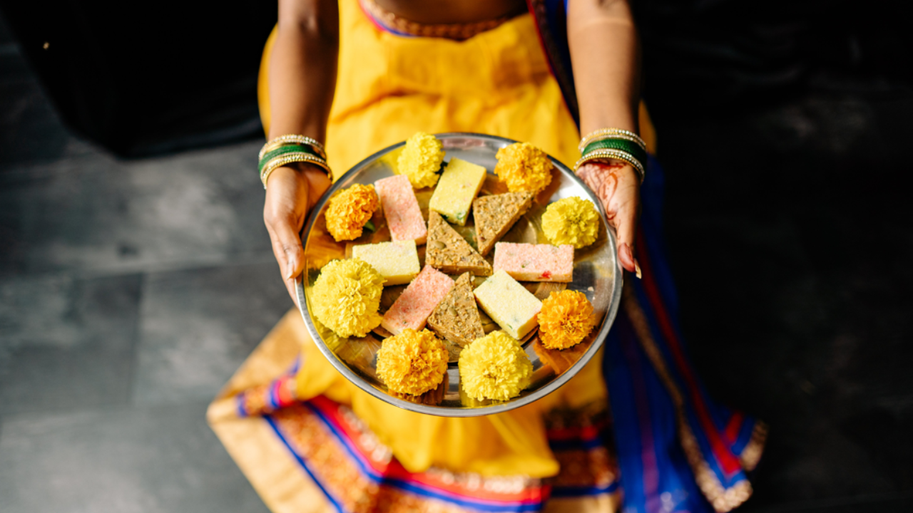 6 expert-approved tips for avoiding weight gain during Diwali celebrations. Pic Credit: Freepik