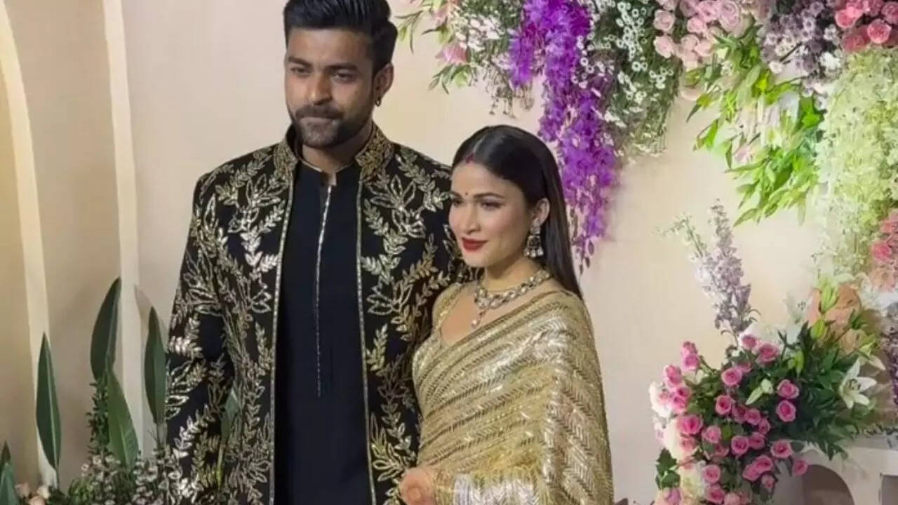 Varun Tej, Lavanya Tripathi Reception: Newlyweds Stun In Traditional Outfits. Naga Chaitanya, Saina Nehwal, More Arrive