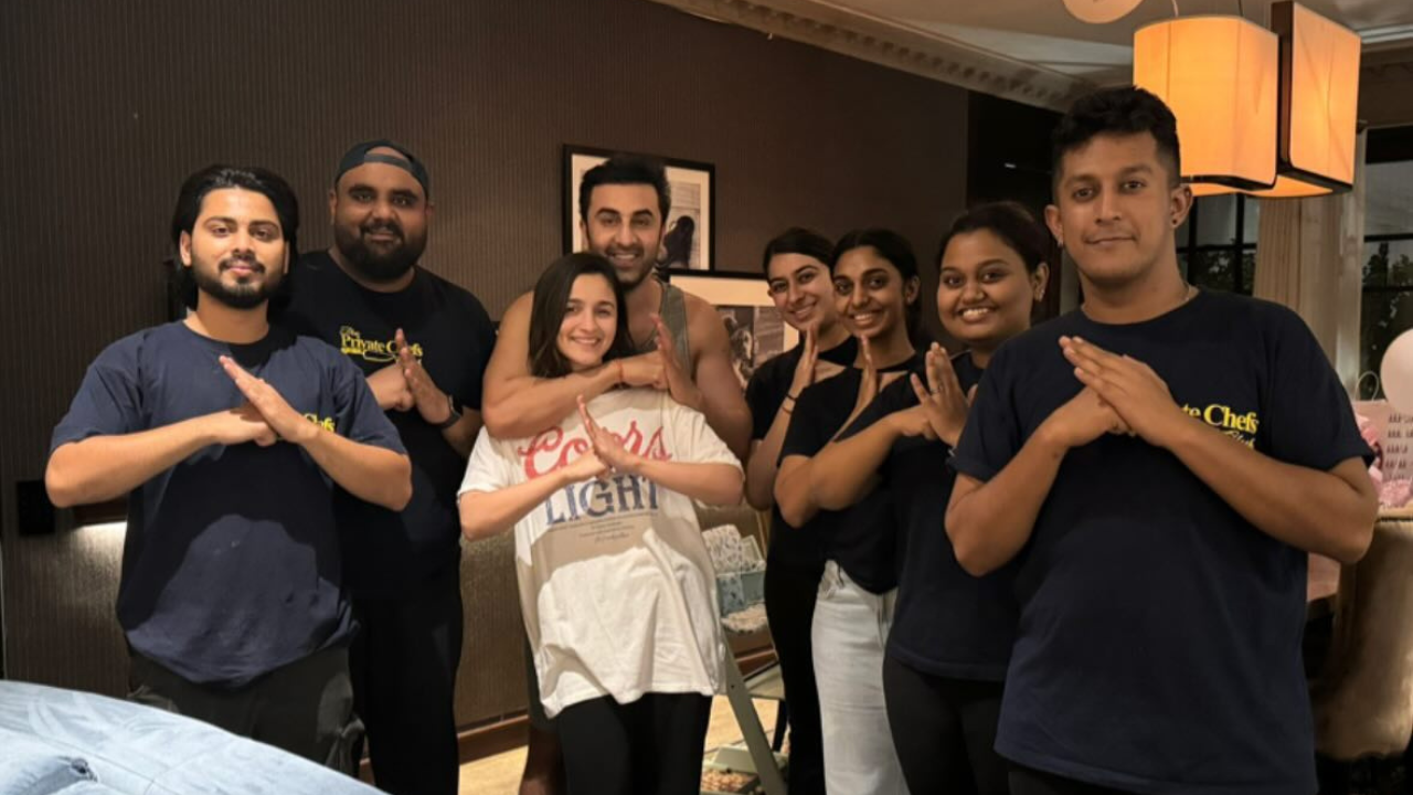 Inside Raha's 1st Birthday Bash: Ranbir Kapoor Keeps Ladylove Alia Bhatt Close. Check Here