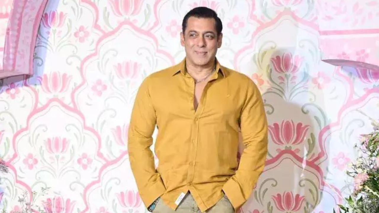 Just Looking Like A Wow! Salman Khan's Dapper Appearance At Diwali Party Impresses Fans