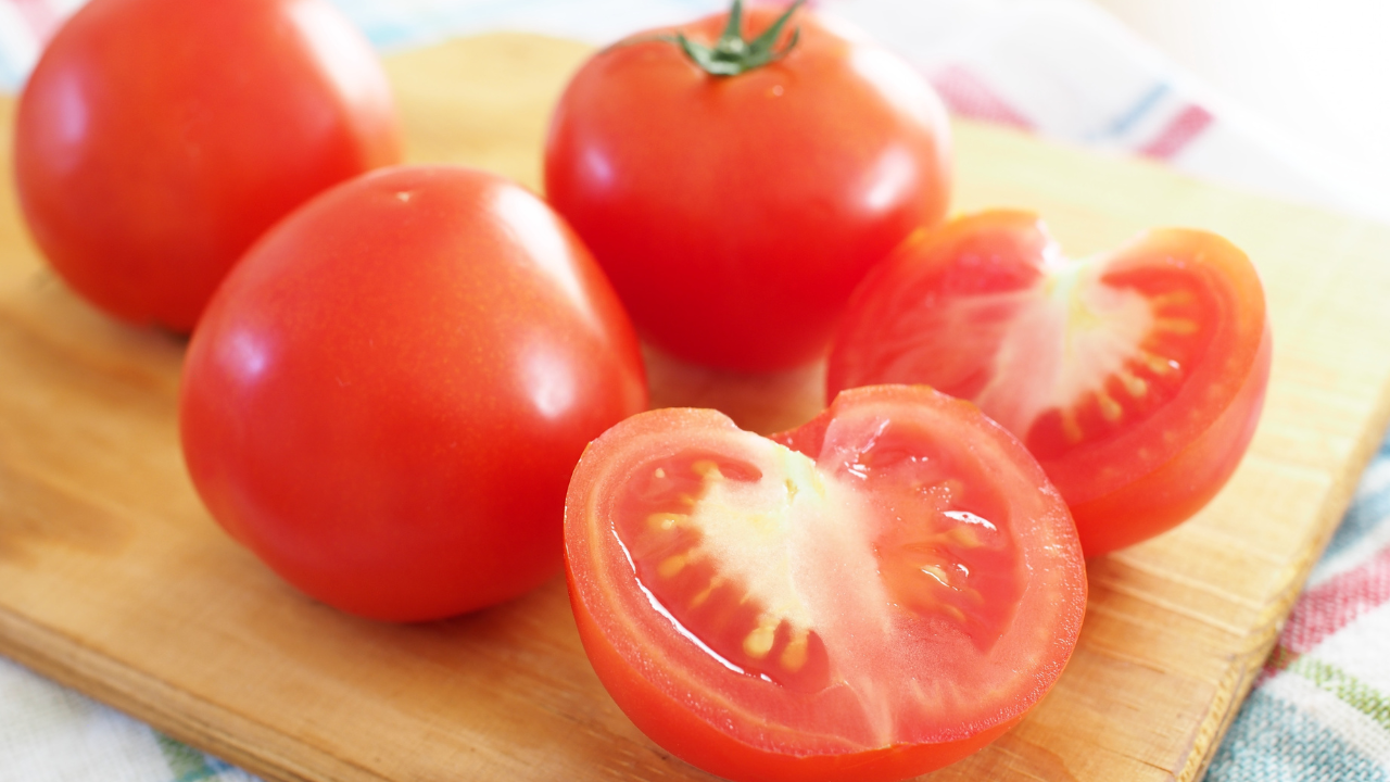 Why, according to Ayurveda, eating tomatoes with seeds may be harmful to your health. Pic Credit: Canva