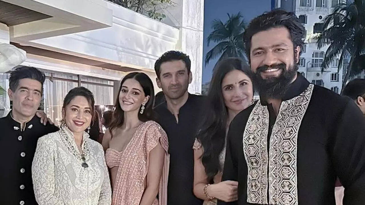 Vicky, Katrina Pose With Rumoured Couple Ananya, Aditya At Diwali Party. See Pic