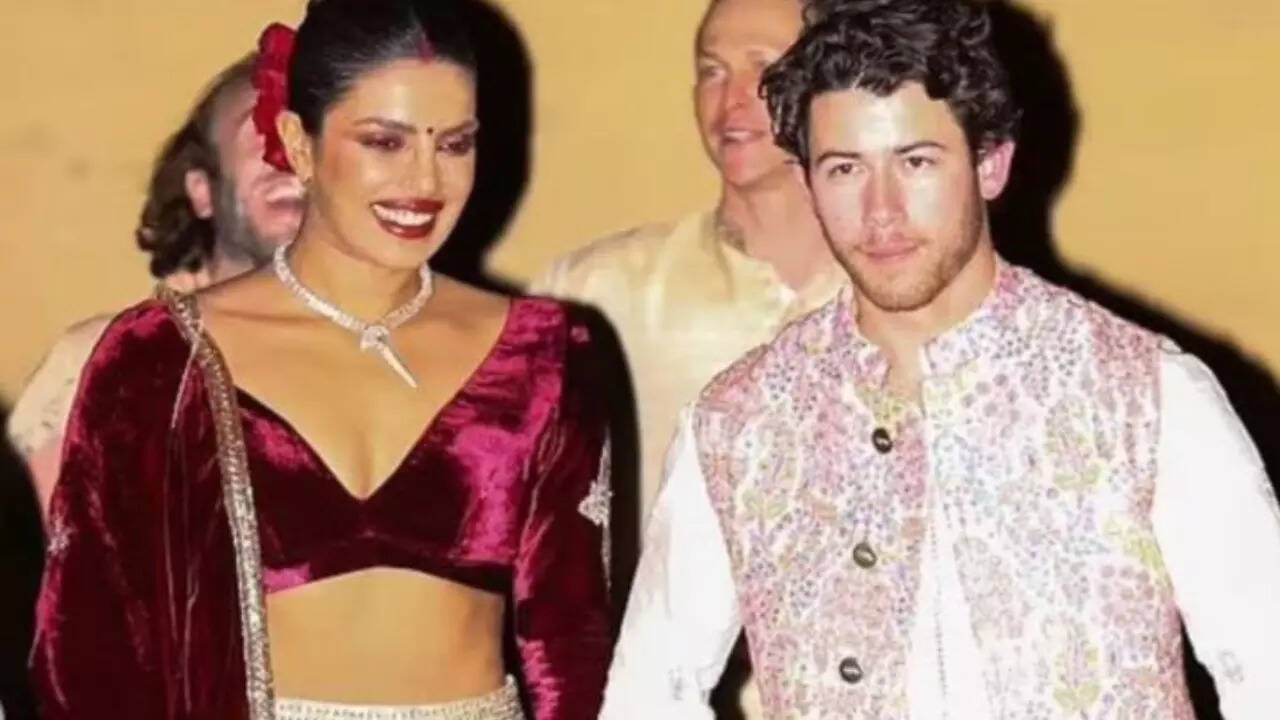 Priyanka Chopra Rocks Velvet Lehenga, Nick Jonas Looks Dapper In Kurta For Diwali Bash In LA. See Pics