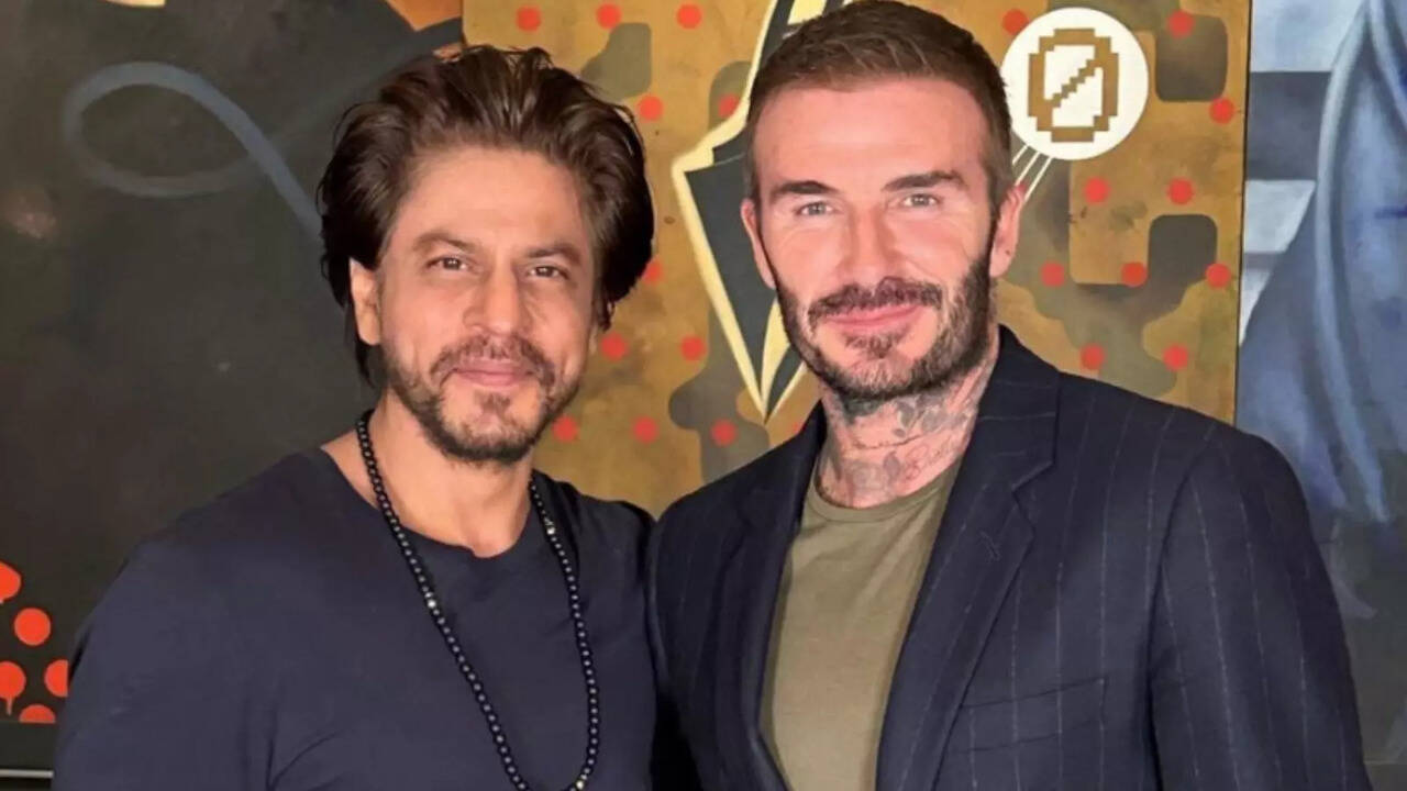 Two Legends! Shah Rukh Khan, David Beckham Pose For Pic After Dinner At Mannat, Fans Can't Keep Calm