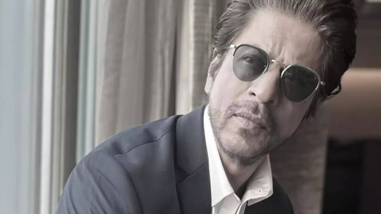 Shah Rukh Khan's Suited and Booted Look in Blue Is All Things Dashing