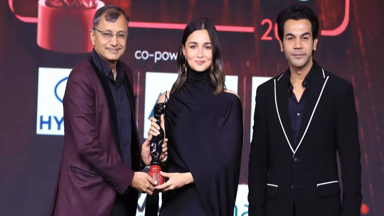 Exclusive! Filmfare OTT Awards 2023: Alia Bhatt REACTS To Winning Best Actress For Darlings, Says 'It's A Special One'