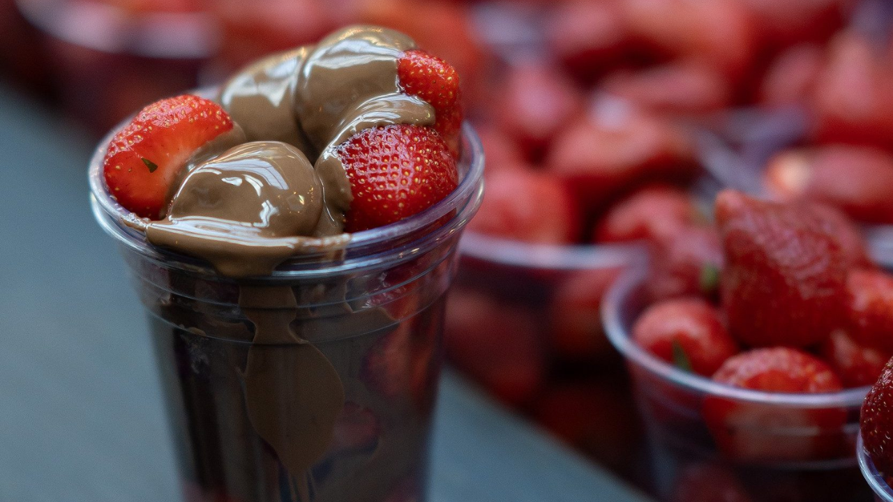 Strawberry in chocolate dessert In Mumbai