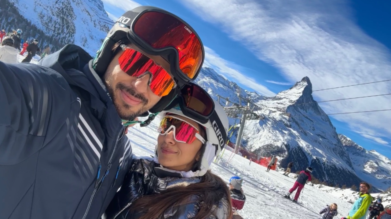 Sidharth Malhota and Kiara Advani ring in New Year in the Alps